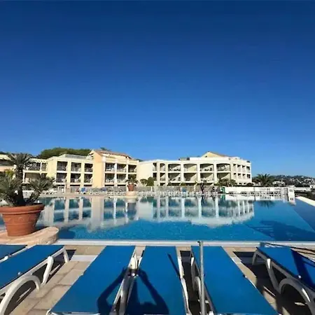 Vue Piscine Parking Tennis 4 Personnes Cannes