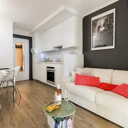 Vue Piscine Parking Tennis 4 Personnes * Cannes