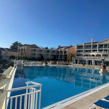 Vue Piscine Parking Tennis 4 Personnes Cannes