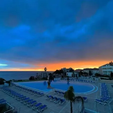 Vue Piscine Parking Tennis 4 Personnes Cannes