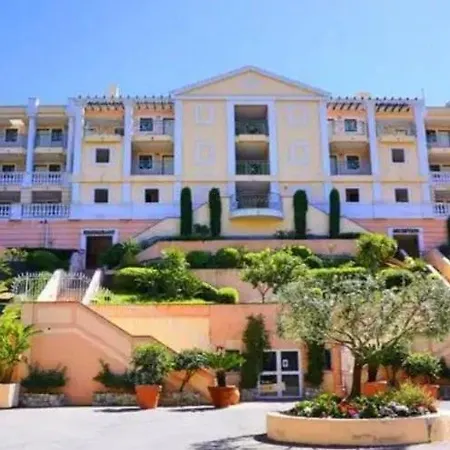 Vue Piscine Parking Tennis 4 Personnes * Cannes
